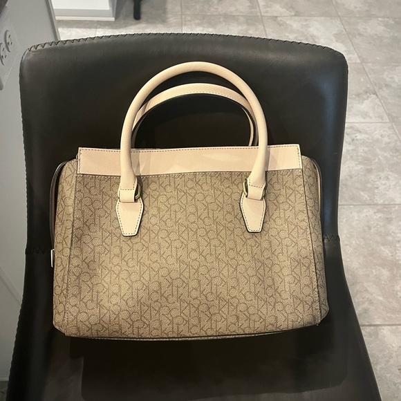 Calvin Klein purse NWOT. - Picture 3 of 8